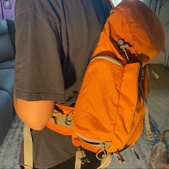 Great Travel/Hiking Bag for the Casual Photographer - Picture 3 of 13